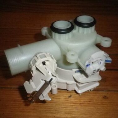 WESTINGHOUSE WSF6608 VARIANT-02 DISHWASHER DIVERTER VALVE ASSY - PART # 32029698