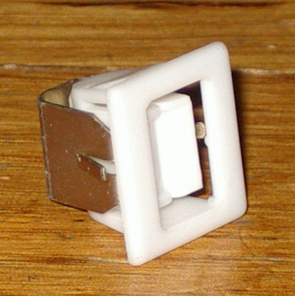 FISHER & PAYKEL FEMALE DRYER DOOR CATCH - PART # FP410128
